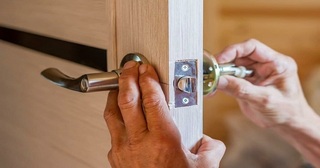 Установка и замена дверной ручки в Долгопрудном от 274 руб. – Мастер24, монтаж фурнитуры, недорого